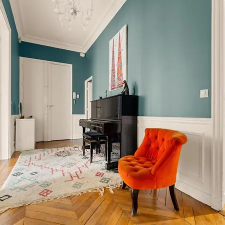 Ecole Militaire Апартаменты *